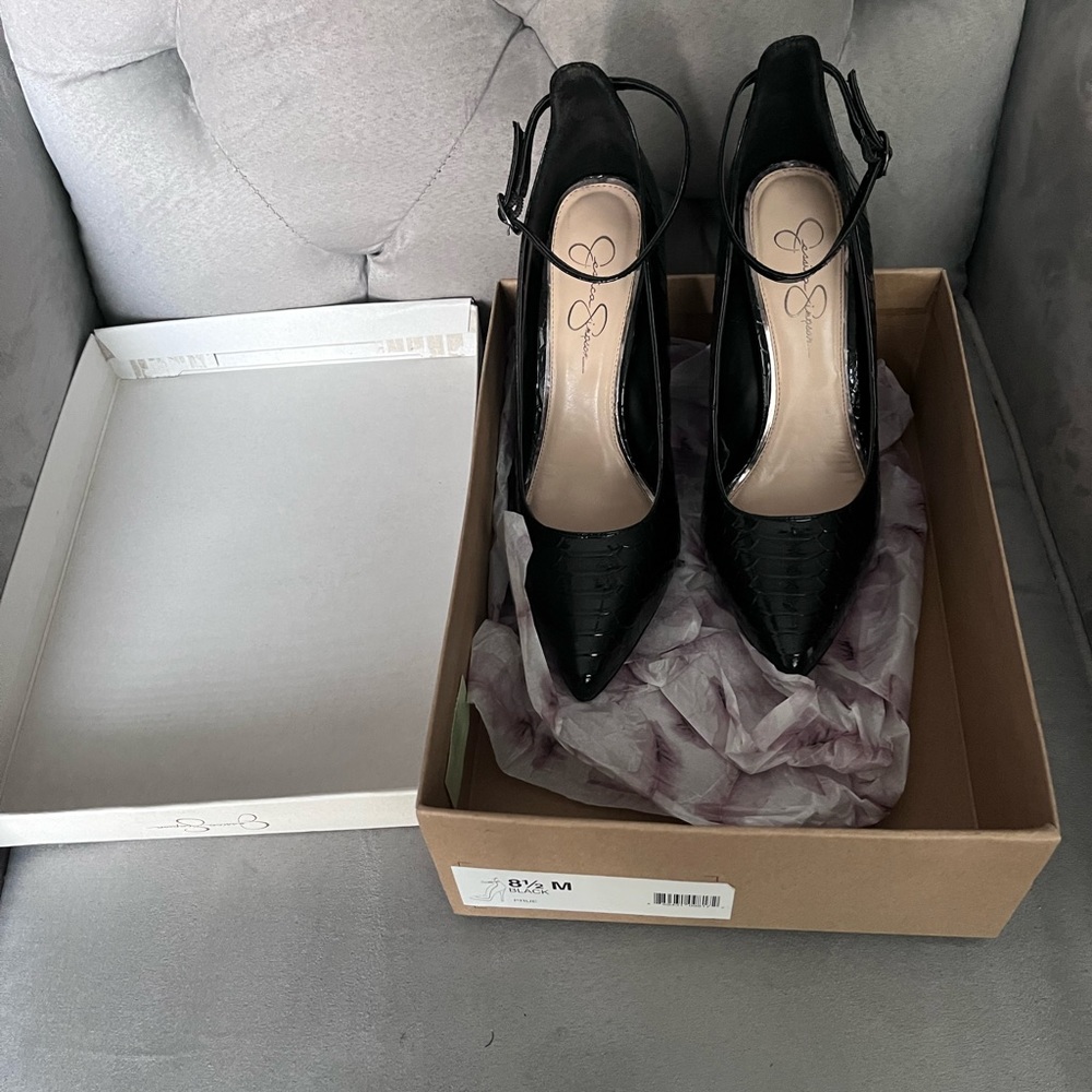Jessica Simpson’s Prue heels
